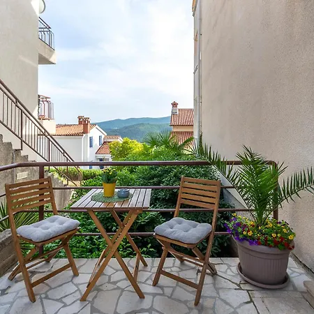 2 Bedroom Awesome In Rabac