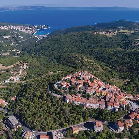 Apartmán 2 Bedroom Awesome In Rabac