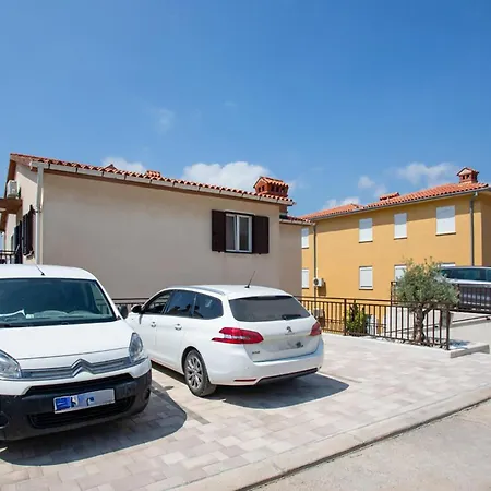 2 Bedroom Awesome In Appartement Rabac