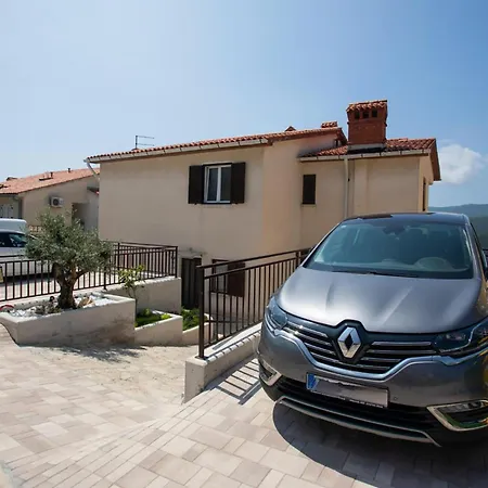 2 Bedroom Awesome In Rabac